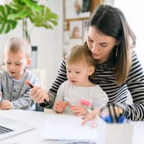 Alleinerziehenden stehen nicht nur weniger finanzielle Ressourcen zur Verfügung, auch was ihr Vorsorgewissen angeht, sind sie gegenüber Familien im Rückstand.