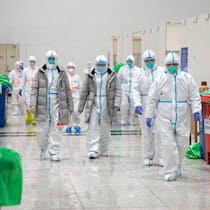 Personnel médical dans un hôpital de Wuhan début février 2020.