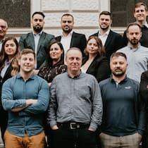 Das Team von Toni Digital mit CEO Bernard El Hage (unten rechts).