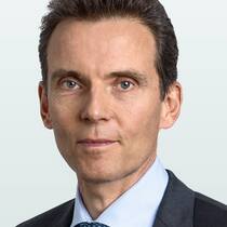 Thierry Légier, neuer CEO von Scor, kündigt den Ausstieg aus der Klima-Allianz an und verfolgt eine neue Strategie im Umgang mit fossilen Energien.