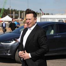 Elon Musk, CEO von Tesla. Das US-amerikanische Unternehmen produziert neben Elektroautos auch Batteriespeicher und Photovoltaikanlagen.