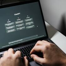 Vermittelnde setzen KI vor allem zur Texterstellung und Ideenfindung ein.