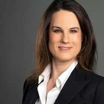 Sabine Bollmann liest gerne Bücher des Schweizer Autors Martin Suter, treibt aktiv Sport u. a. mit ihrem Partner, der Anwalt ist und ihr deshalb auch beruflich als Sparringspartner dient.