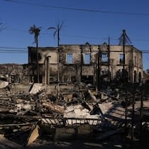 Des commerces brûlés par l'incendie de Palisades dans le quartier de Pacific Palisades à Los Angeles.