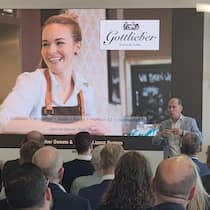 Dieter Bachmann, CEO de Gottlieber Spezialitäten et auteur, lors de son exposé.