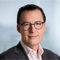 Philipp Rüede verfügt über mehr als zwei Jahrzehnte Erfahrung im Bank- und Rückversicherungsgeschäft.