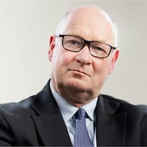 Sir Douglas Flint nimmt auch 70-jährig eine neue Herausforderung an.