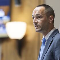 Der Walliser Staatsratspräsident Mathias Reynard trifft am Freitag den italienischen Botschafter Gian Lorenzo Cornado.