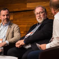 Daniel Jontofsohn, Director Business Consulting bei Ernst & Young und Oliver Hehlert, Geschäftsführer bei Adesso Insurance Solutions mit HZ-Insurance-Redaktor Bernd de Wall am HZ Insurance Health Summit 26 in Zürich.