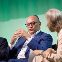 Rief den 1. Schweizer Resilienz-Tag ins Leben: Andreas Berger, CEO Swiss Re (Bildmitte).