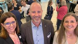 Caroline Scheidegger (Präsidentin ASDA Basel), Christian Fuchs (Präsident ASDA Zentralvorstand) und Sara Gütlin (Finanzchefin ASDA Basel) (v.l.n.r.).