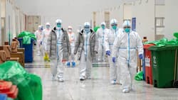 Personnel médical dans un hôpital de Wuhan début février 2020.