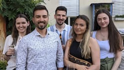 Die Studierenden im aktuellen Lehrgang Eidg. Fachausweis (von links nach rechts): Janine Eugster (Baloise), Safa Cirit (Helvetia) Emiliano Sticca (Baloise), Dilara Yanmaz (Helvetia) und Donika Hajdari (PAX).