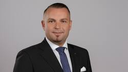 Tauland Ahmetaj hat sich gleich auf drei Schienen weiterentwickelt: Familienplanung, Karriere bei der AXA im Aussendienst sowie Weiterbildungen.
