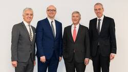 Wehren sich gegen Regulierung, die hohe Kosten nach sich zieht, ohne den Kunden einen Mehrwert zu bieten (v.l.): SVV-Direktor Thomas Helbling, Vizepräsident Michael Müller, Präsident Rolf Dörig und Vorstandsmitglied Patrick Raaflaub.