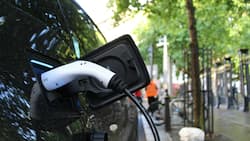 Die Häufigkeit und die Höhe der Schäden von Elektroautos und Verbrennern gleichen sich immer mehr an.