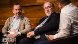 Daniel Jontofsohn, Director Business Consulting bei Ernst & Young und Oliver Hehlert, Geschäftsführer bei Adesso Insurance Solutions mit HZ-Insurance-Redaktor Bernd de Wall am HZ Insurance Health Summit 26 in Zürich.