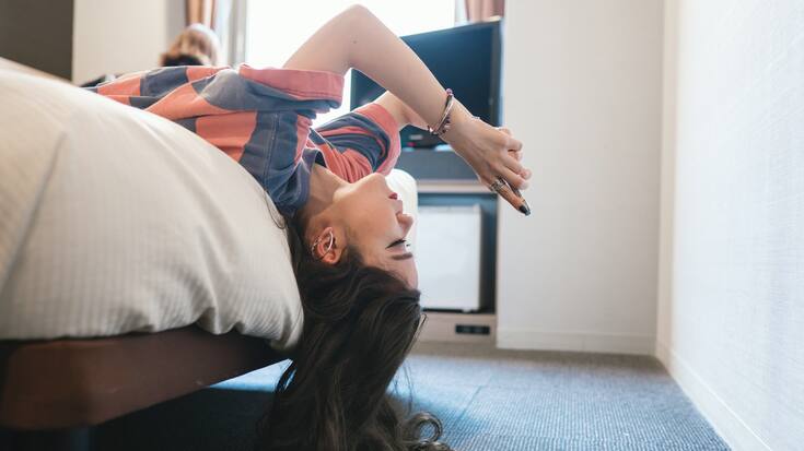 Junge_Jugendlich_Träge_Faulenzen_Smartphone