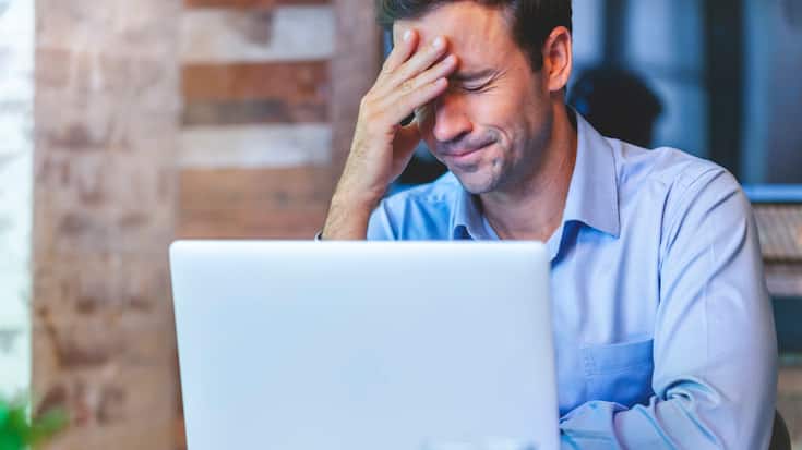 Geschaeftsmann Laptop Frust Stress Aerger