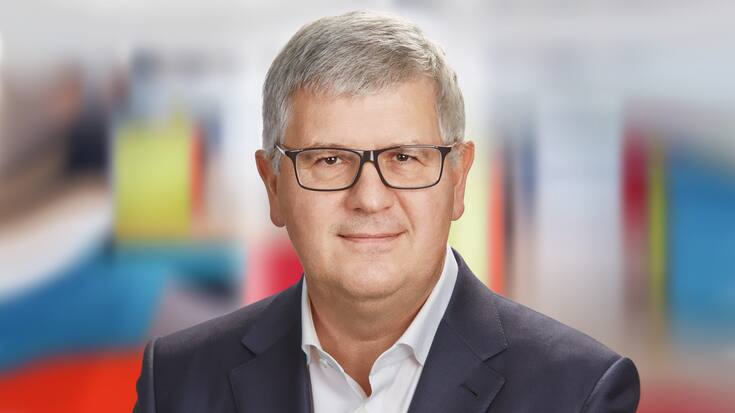 Ste­fan Mä­der