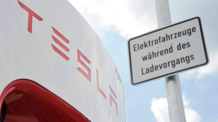 Tesla Symbolbild