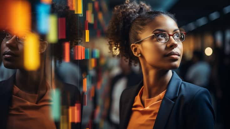Startup - Gründerszene - junge Frau im modernen Office