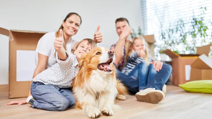 Familie und Kindern mit Daumen nach oben