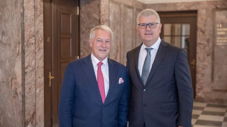 Urs Berger (links), Ehrenpräsident Mobiliar, Stefan Mäder, VR-Präsident