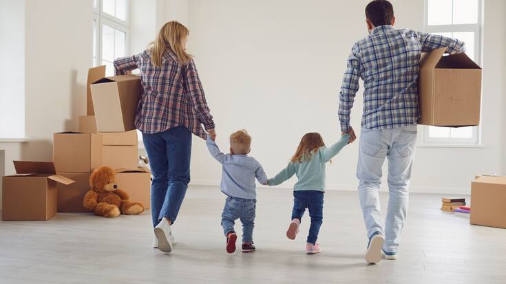 Familie in Haus Wohneigentum
