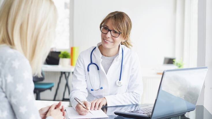 Patientin beim Arzt