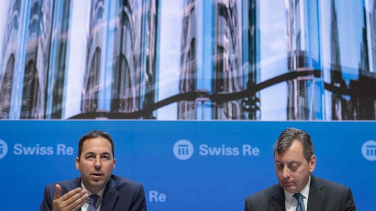 Christian Mumenthaler Group CEO Swiss Re, links, und John Dacey Group CFO Swiss Re,