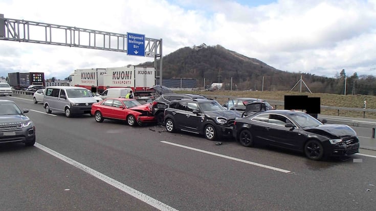 SCHWEIZ MAEGENWIL AUTOUNFALL