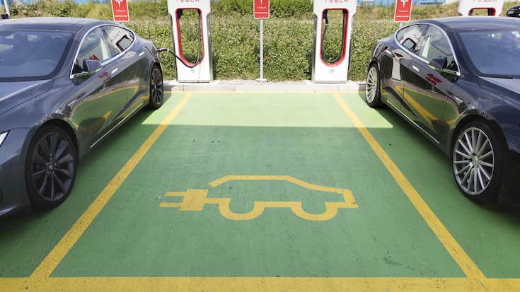 SCHWEIZ ELEKTROAUTO TESLA