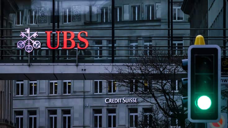 SCHWEIZ BANK UBS CREDIT SUISSE