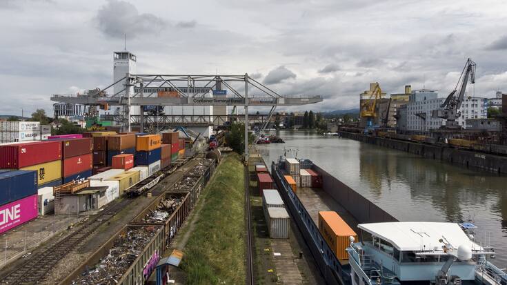 SCHWEIZ BASEL-KLEINHUENINGEN SCHWEIZERISCHE RHEINHAEFEN