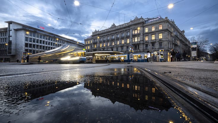 SCHWEIZ BANK UBS CREDIT SUISSE