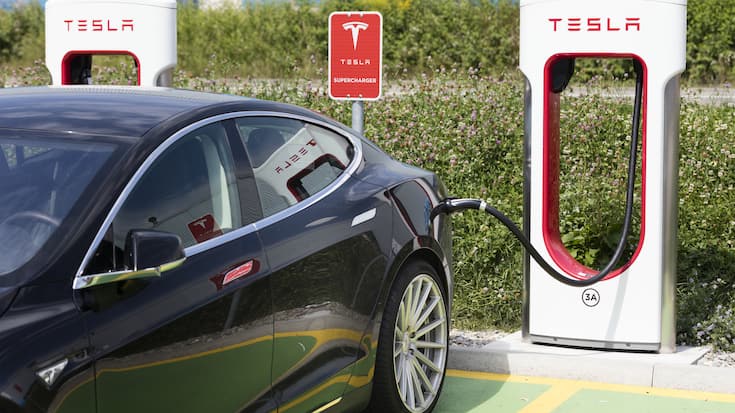 SCHWEIZ ELEKTROAUTO TESLA