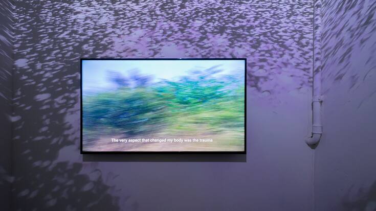 «Moving Towards Us» (2022) von Jonas Van Holanda (*1989), Gewinner des Helvetia Kunstpreises 2022. Installationsansicht Plattform22, Kunsthalle Palazzo, Liestal. Foto: © Guadalupe Ruiz