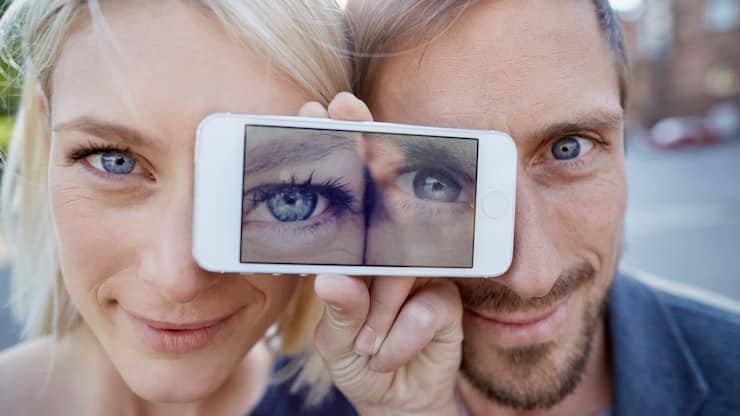 Vergroessertes Auge Smartphone