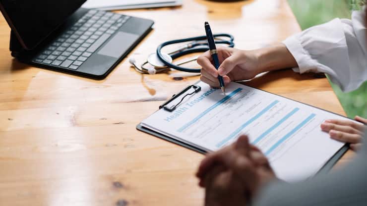 Broker Versicherungsvermittler