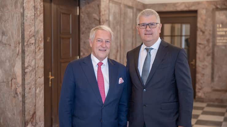 Urs Berger (links), Ehrenpräsident Mobiliar, Stefan Mäder, VR-Präsident