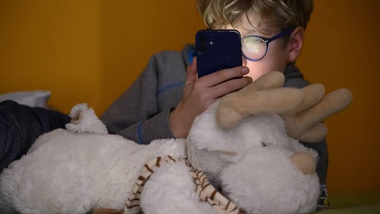 Jugendliche Smartphone Bildschirmzeit