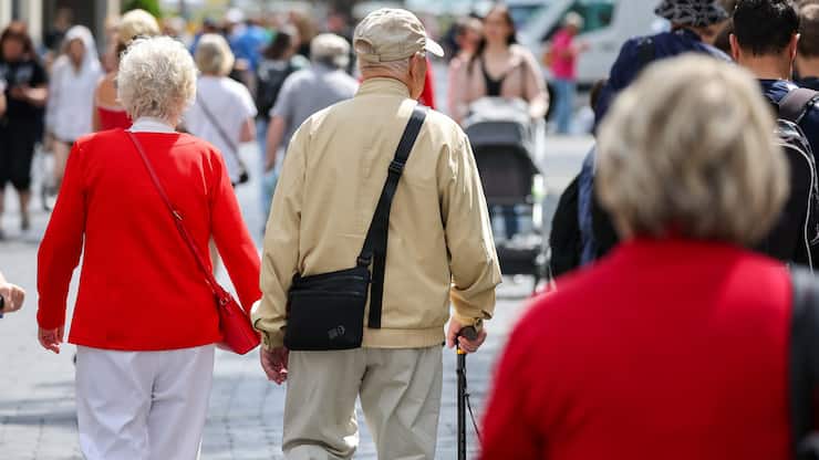 DEUTSCHLAND RENTENERHOHUNG ZUM 1. JULI