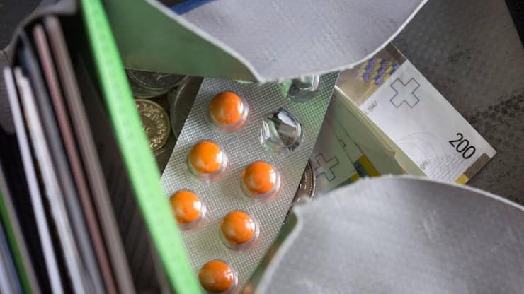 Krankenkassen_Löhne_Geld_Medikamente