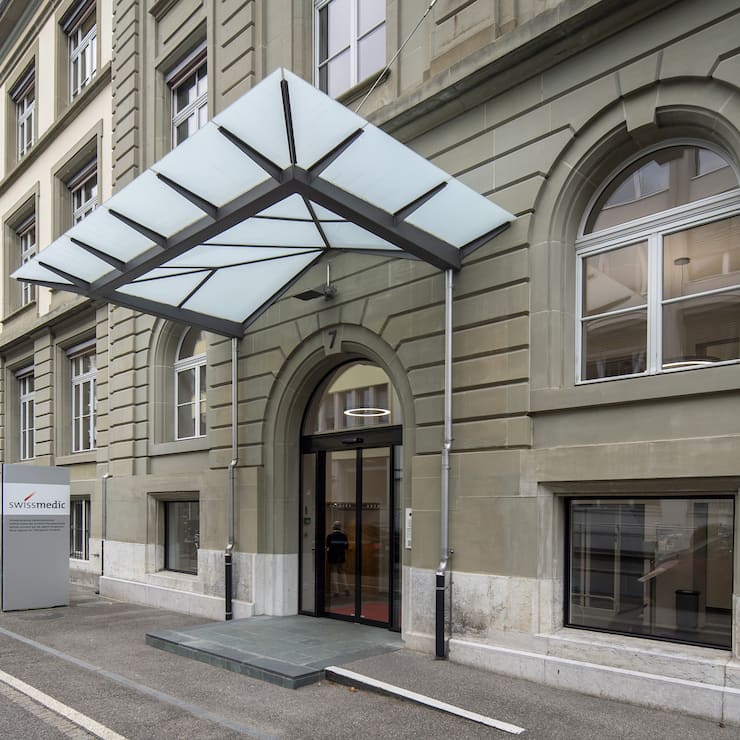 Die Arzneimittelbehörde Swissmedic büsst eine Firma wegen illegalen Medikamentenhandels