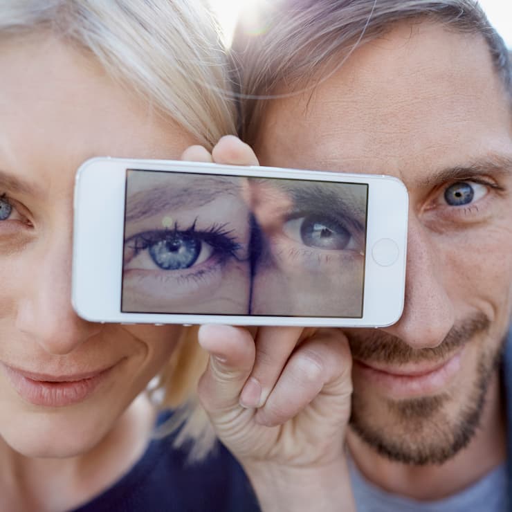 Vergroessertes Auge Smartphone