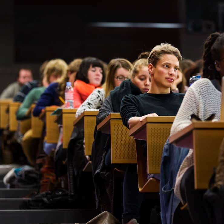 Studierende an der ZHAW