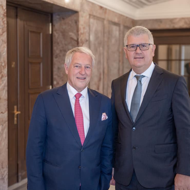 Urs Berger (links), Ehrenpräsident Mobiliar, Stefan Mäder, VR-Präsident