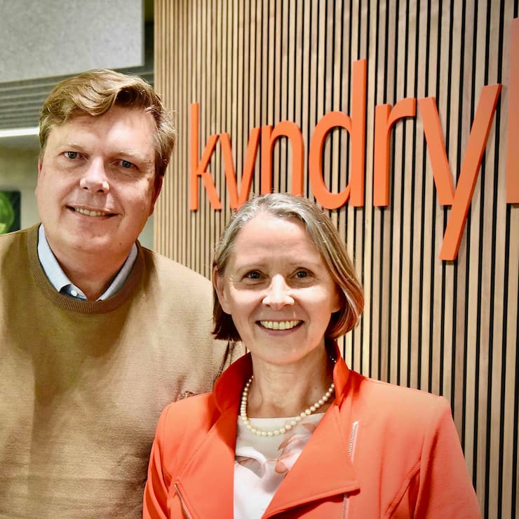 Anthonie De Bos, Cybersecurity-Experte bei Kyndryl, und Maria Kirschner, CEO von Kyndryl.