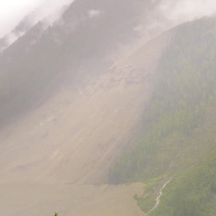 Birch Glacier causes avalanche near Blatten